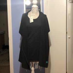 Miila modified cape, hooded,sleeveless sweater top